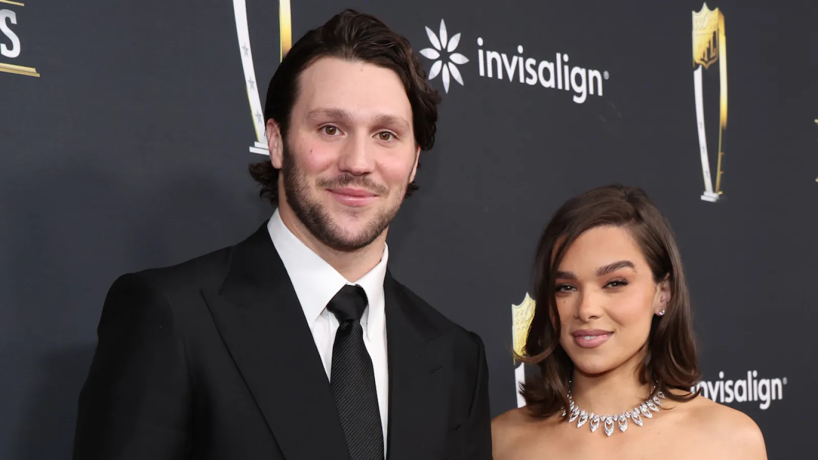 Hailee Steinfeld dan Josh Allen