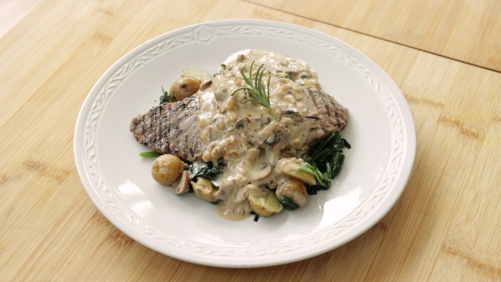 Steak daging lokal ala Chef Devina Hermawan