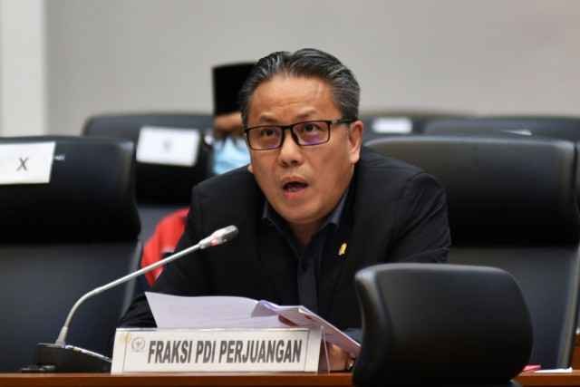 Wakil Ketua Komisi XI DPR RI dari Fraksi PDI Perjuangan Dolfie OFP