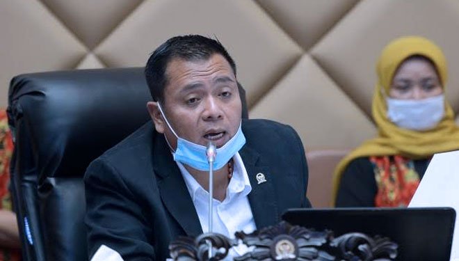 Ketua Komisi V DPR RI dari Fraksi PDI Perjuangan (PDIP) Lasarus
