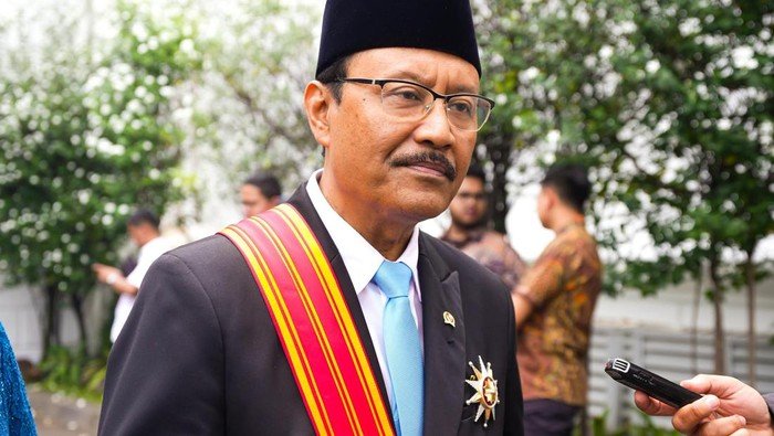 Menteri Sosial (Mensos) Saifullah Yusuf atau Gus Ipul menerima tanda kehormatan Bintang Mahaputera Adipurna dari Presiden Prabowo Subianto di Istana Negara, Senin (25/8/2025) | dok. Kemensos