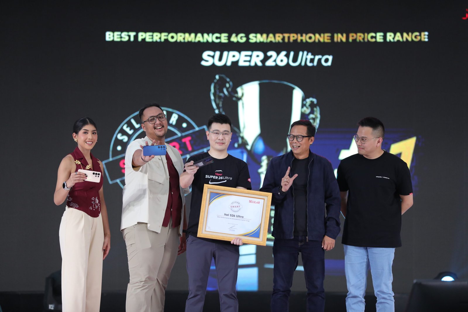 itel resmi memperkenalkan smartphone terbaru mereka, itel S26 Ultra, di Taman Literasi Martha Christina Tiahahu, Blok M, Jakarta Selatan