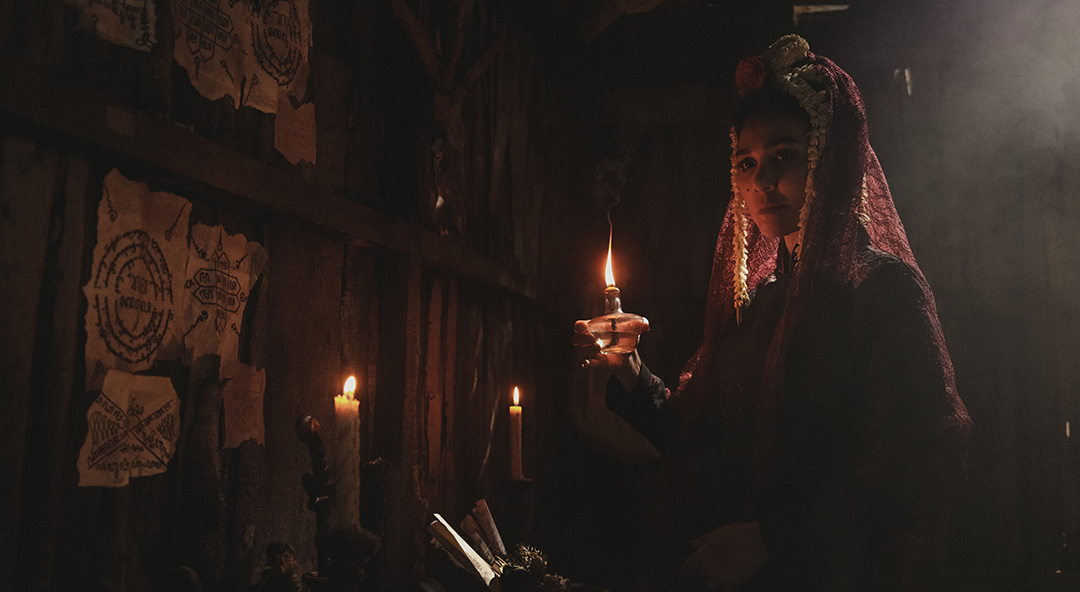 Official first look film horor terbaru Suzzanna: Santet Dosa di Atas Dosa, yang menampilkan Luna Maya sebagai Suzzanna