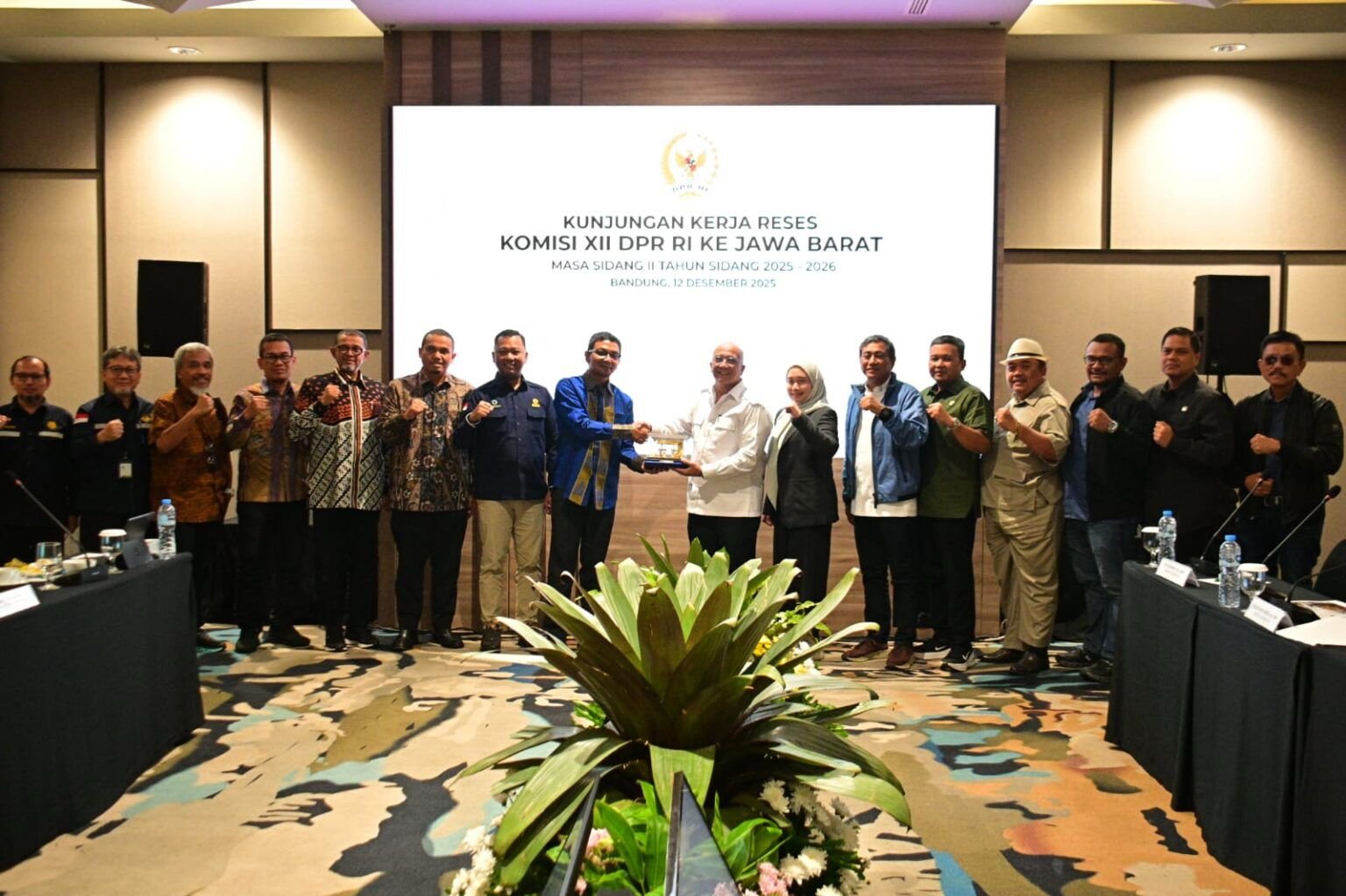 Rapat Komisi XII DPR RI bersama Pertamina, PLN, serta Kementerian Energi dan Sumber Daya Mineral (ESDM) di Bandung, Jawa Barat (Jabar) | dok. ist