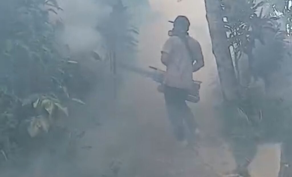 Mencegah Terjadinya Penyakit DBD, Pemerintah Desa Neglasari Bogor Melakukan Fogging di Pemukiman Warga, Dibiayai BKK Akselerasi Tahun 2026
